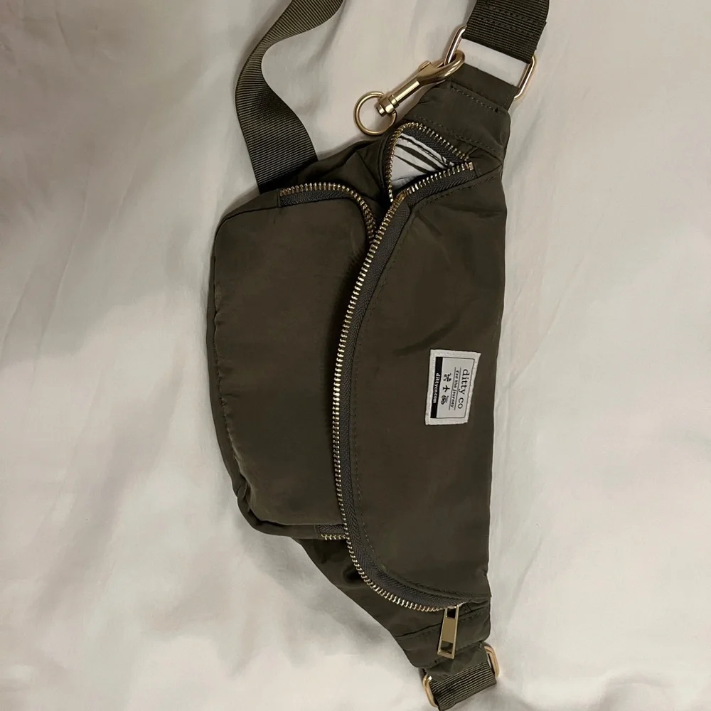 Green Belt Diaper Bag - Picture 10 of 14